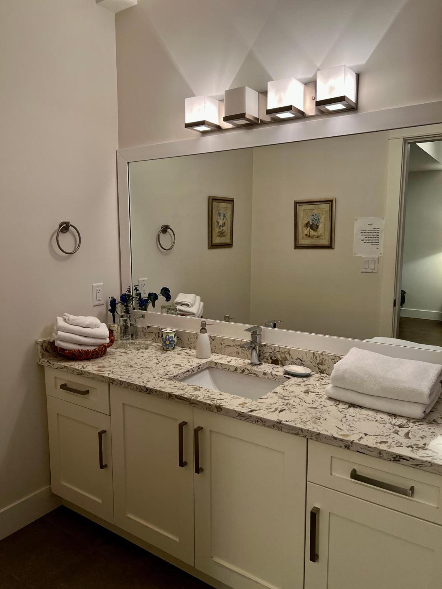 Ocean Melody Vacation Rooms Nanaimo Bagian luar foto